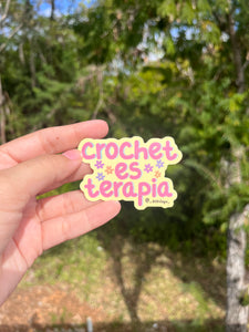 “Crochet es terapia” sticker